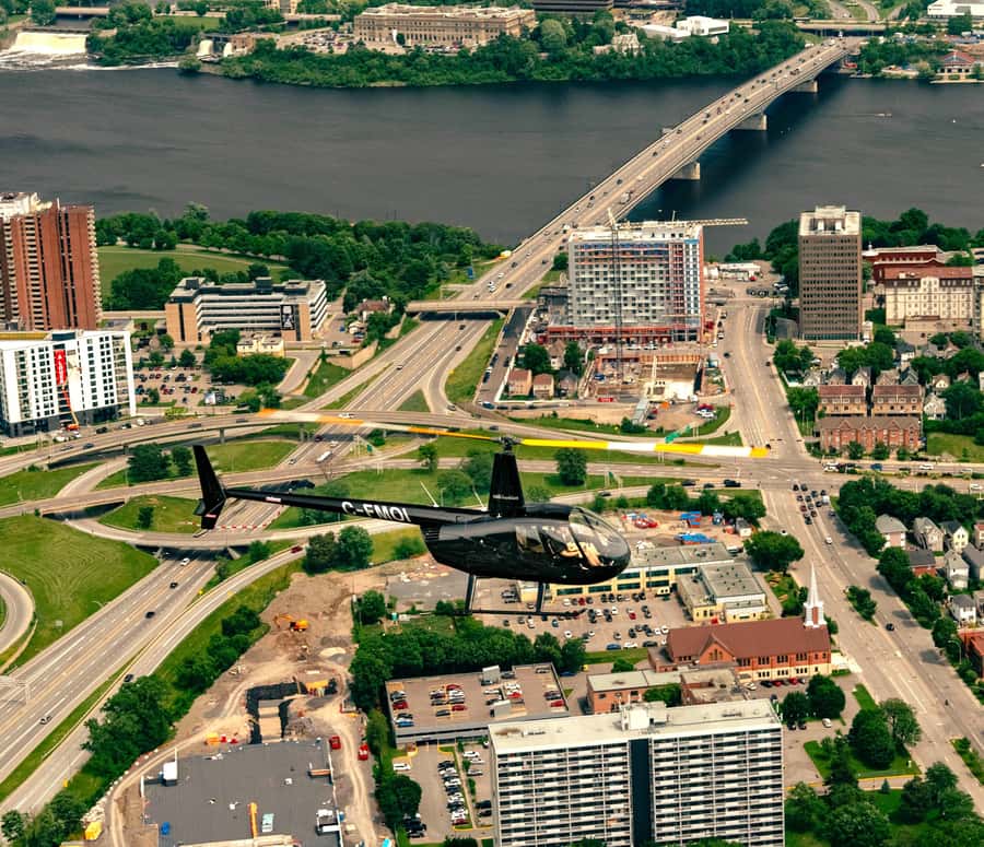 Ottawa: Panoramic helicopter flight (Gatineau Park + downtown) - Seeing Parliament Hill, Rideau Hall, and downtown Ottawa