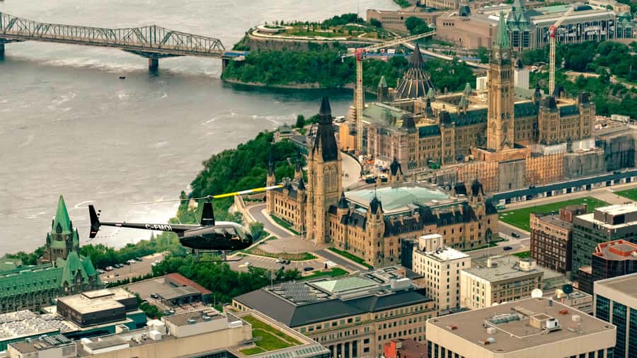 Ottawa: Panoramic helicopter flight (Gatineau Park + downtown) - Who should book this Ottawa helicopter flight?