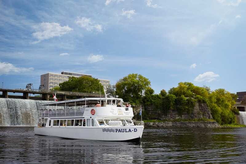 Ottawa: Sightseeing River Cruise - Upper deck views, lower deck comfort, and onboard drinks