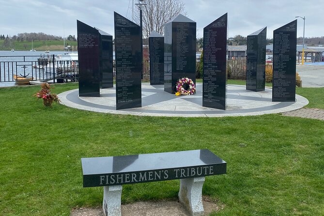 Peggy's Cove, Lunenburg and Titanic Cemetery Full Day Tour - The guide makes a difference on a long route