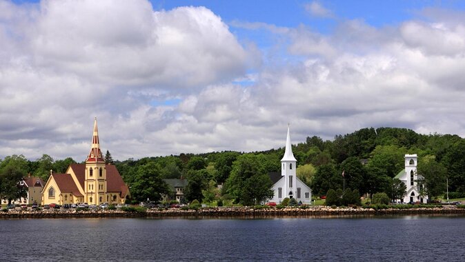 Peggy’s Cove/Mahone Bay & Lunenburg UNESCO HERITAGE SITE. - Lunenburg, the two-hour centerpiece