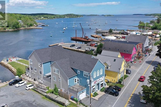 Peggy's Cove, Mohane Bay and Lunenburg 5hrs private tour. - The private car, group size, and guide quality