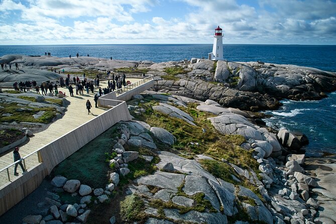 Peggys Cove Tour in Private Vehicle - The private car advantage on a cruise day