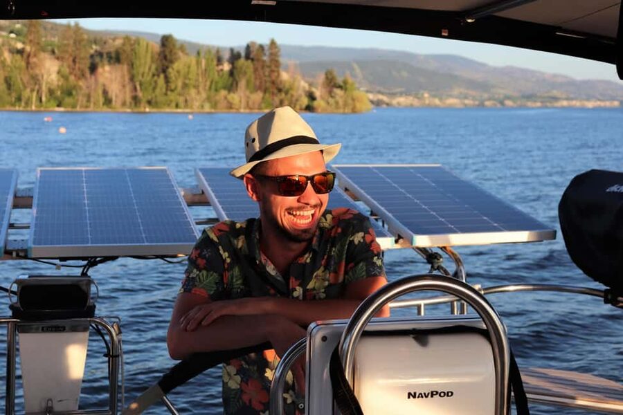 Penticton Okanagan Lake: Sailing Tour - A short safety briefing before the sails fill