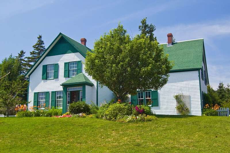 Prince Edward Island: Guided Tour with Anne of Green Gables - Cavendish Cliffs and the red sandstone coast