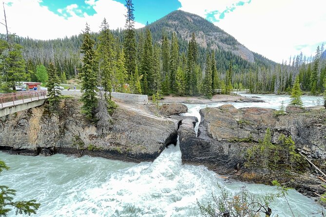 Private Banff and Yoho National Park Tour with Moraine Lake - Lake Louise, the famous Canadian Rockies classic