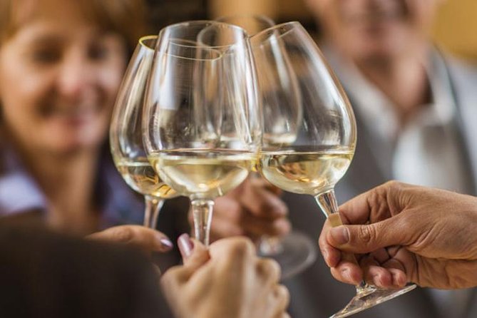 Private Customizable Wine-Tasting Adventure/Day Tour Niagara - A private day through Niagara wine country