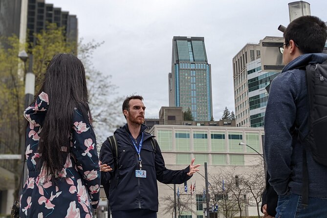 Private Guided Old Montréal and Downtown Walking Tour - What makes Place d’Armes a useful finish
