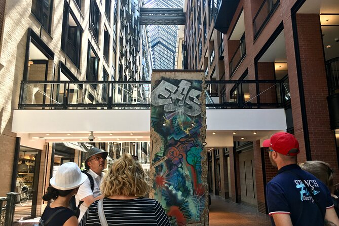 Private Guided Old Montréal and Downtown Walking Tour - Guides who bring different personalities