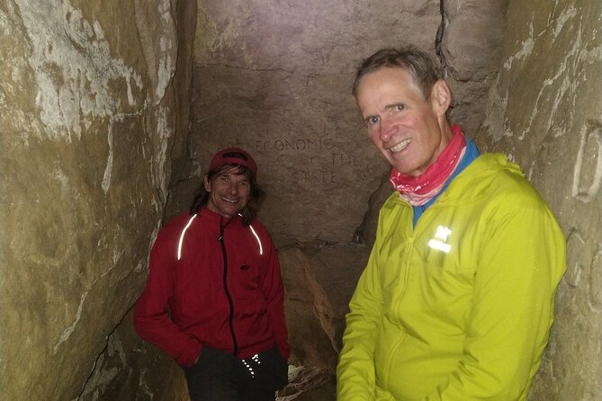 Private Nottawasaga Bluffs Caves Hiking Tour,Collingwood/Creemore - Narrow crevices and the optional Freedom Rock route