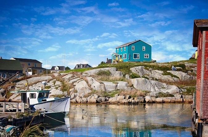 Private Peggy's Cove Lighthouse Tour from Halifax - A 45-minute walk along the Halifax waterfront