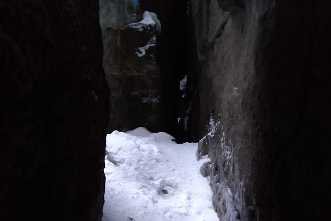 Private Singhampton Caves Snowshoe, Collingwood/Blue Mountain - Reaching the tall walls of Singhampton Caves