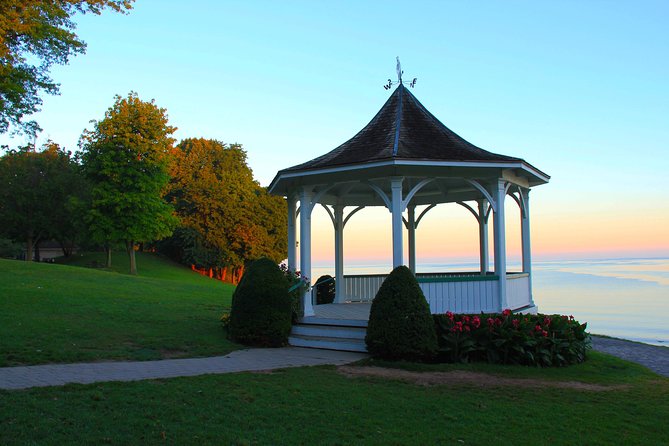 Private Tour of Niagara Falls with Niagara City Cruise - Adding Brock’s Monument and the Whirlpool