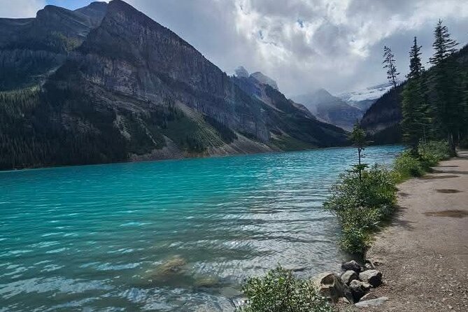 Private Transfer from Banff to Calgary or Calgary Airport - A direct ride from Banff to Calgary
