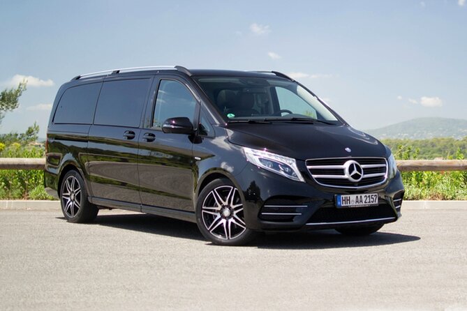 Private Transfer from Montreal Airport YUL to Montreal / Bromont - The 60-minute airport waiting window