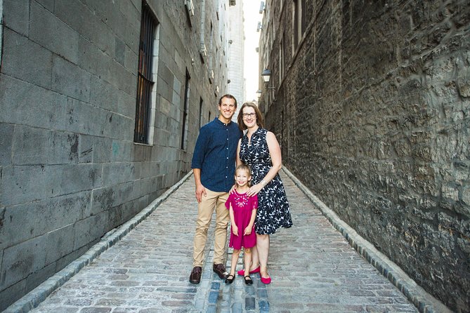 Private Vacation Photography Session with Photographer in Montreal - Saint-Louis Square and a custom route
