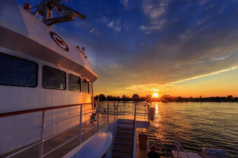 Québec City: 2-Hour Cocktail & DJ Evening Cruise - What this Québec City cocktail cruise is really like