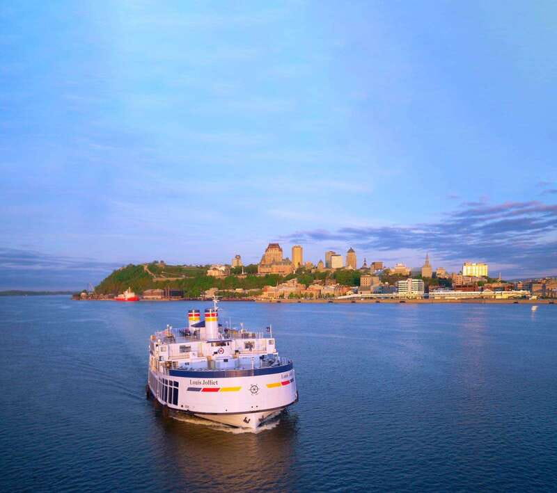 Québec City: 2-Hour Cocktail & DJ Evening Cruise - Boarding and getting settled before departure