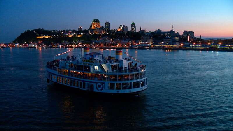 Québec City: 3 or 5-Course Dinner Cruise with DJ & Dancing - A sunset cruise with a proper evening plan