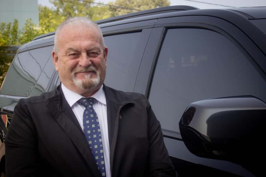 Quebec City: 4 Hours Private Tour in a Luxury Vehicule - Why the guide matters so much