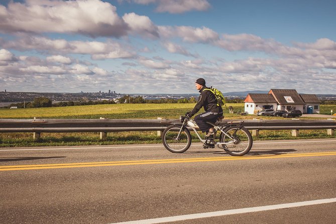 Quebec City: Electric Bike Rental on Ile d'Orléans - Self-guided freedom versus a guided upgrade
