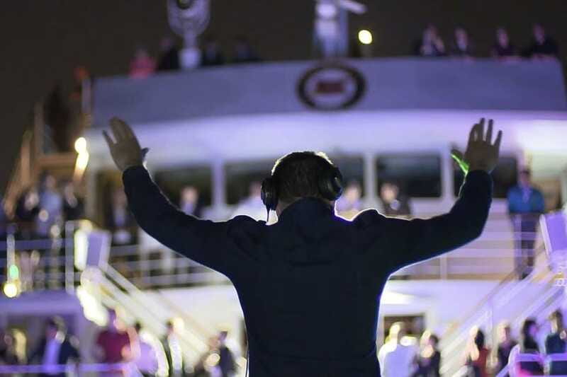 Québec City: Evening Cruise with Live DJ - From scenic cruise to floating dance floor