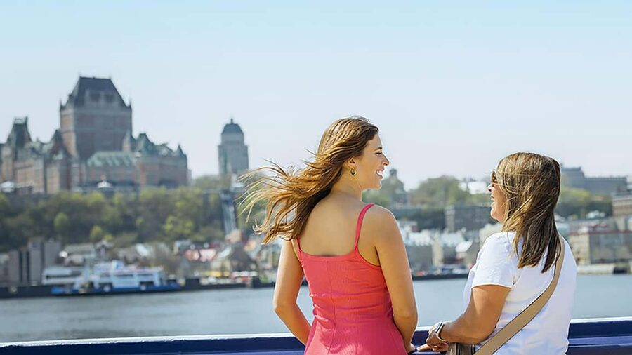 Québec City: Guided Sightseeing River Cruise - Île d’Orléans and the turn toward Montmorency Falls