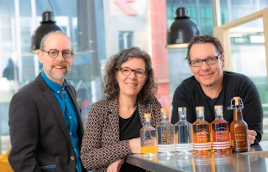 Quebec City: Honey and Distillery Tour with Tasting - The atmosphere and the small drawbacks