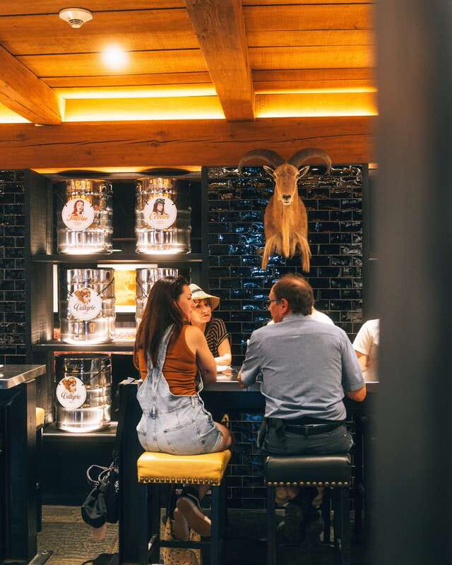 Quebec City: Old Quebec 5-Course Gourmet Food Tour - Four restaurants, four different moods