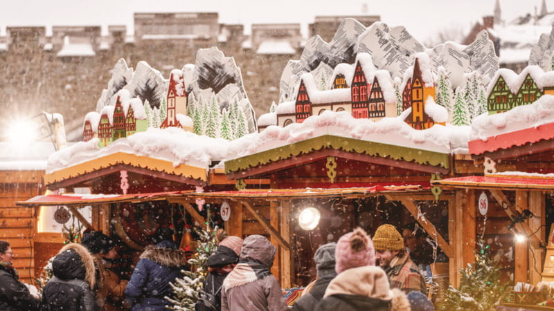 Quebec: German Christmas Market Tasting Tour - The first taste: hot glühwein in the cold