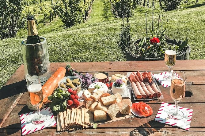 Salt Spring Island "Artisan Trail" Hop On Hop Off Tour! - The easy way to sample Salt Spring Island