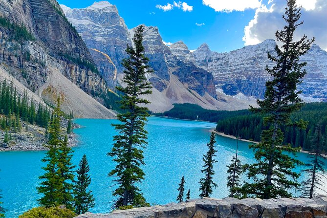 ShuttleBus 2way Banff to Lake Louise (1Hr) and Moraine Lake (1Hr) - Key points at a glance