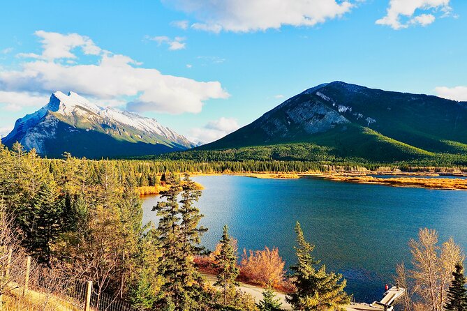 ShuttleBus 2way Banff to Lake Louise (1Hr) and Moraine Lake (1Hr) - One hour at Moraine Lake