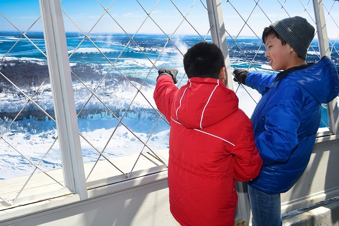 Skylon Tower, Niagara Falls Ontario Observation Deck Admission - Taking photographs from 775 feet