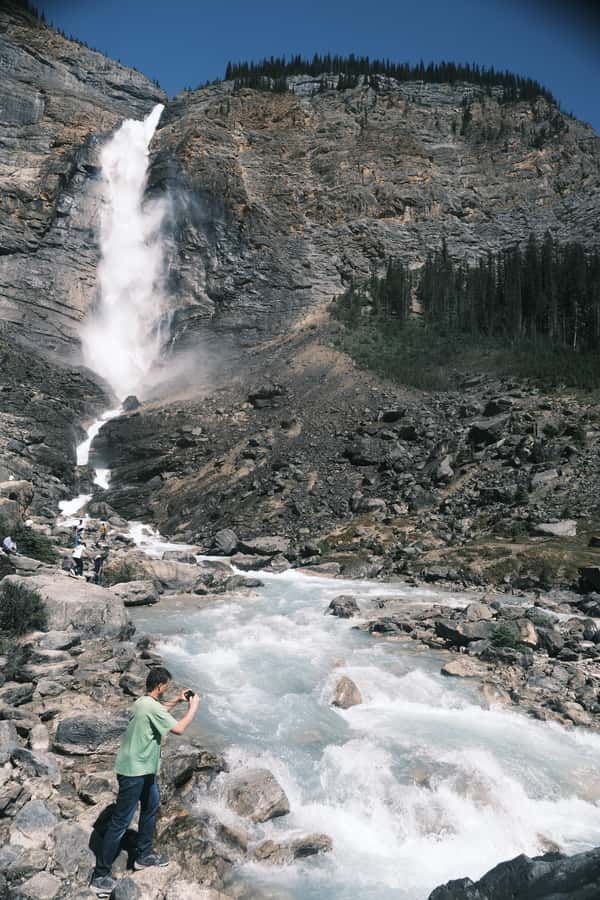 Small Grp: Emerald Lake (Optional Canoe) & Takakkaw Falls - What the small vehicle adds
