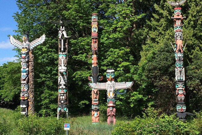 Stanley Park & Downtown - Vancouver Bike Tours - English Bay to Davie Village: starting with local Vancouver