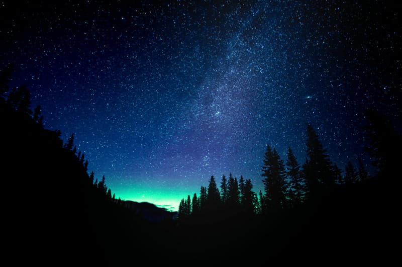 Sunrise or Sunset/Stargazing Tour at Moraine Lake from Banff - Why quiet hours make Moraine Lake better