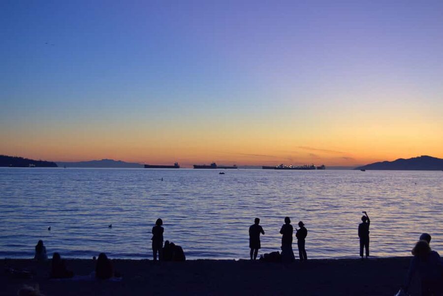 Sunset Bus Tour: Stanley Park & English Bay Photostops - What the $31 price gets you