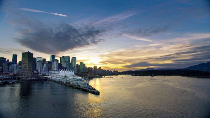 Sunset Bus Tour: Stanley Park & English Bay Photostops - Gastown and the famous steam clock