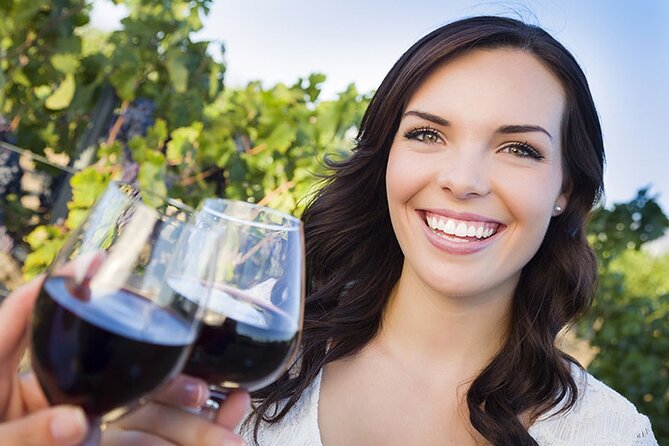 Sunset Niagara-on-the-Lake Small Group Wine Tour with Dinner - Guides make the difference