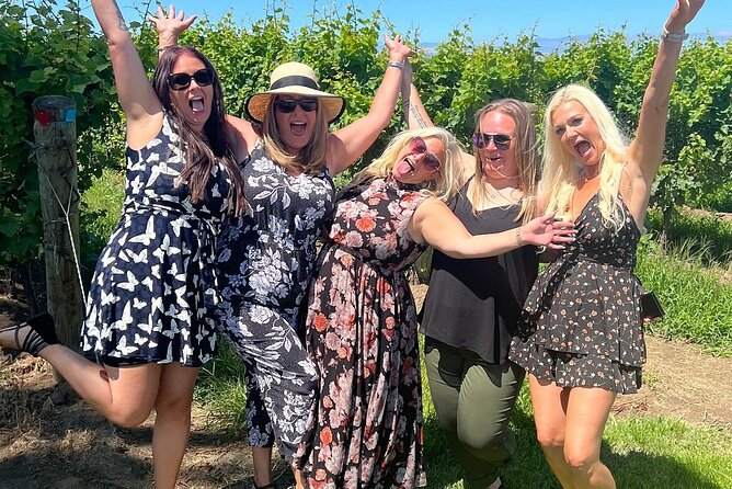 Sunset Niagara-on-the-Lake Small Group Wine Tour with Dinner - What the three tasting stops are like