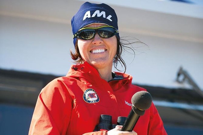 Tadoussac/Charlevoix: Whale Watching Tour - Naturalist commentary and the bilingual format