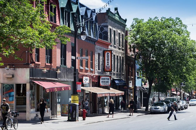 The Essential 101 Non-Touristy Walking Tour by Spade & Palacio - Ten minutes at Eva B