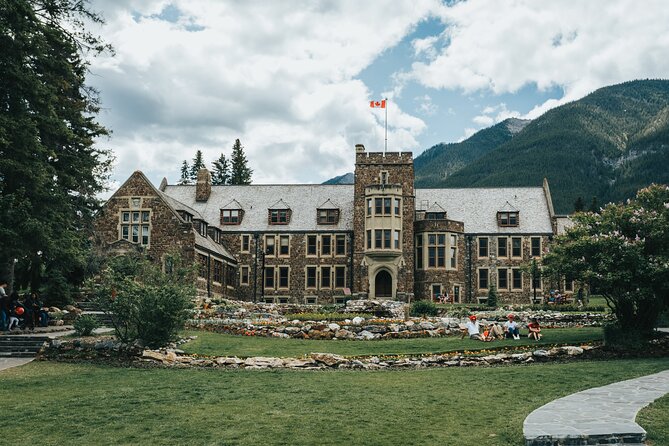 The Sights of Banff: a Smartphone Audio Walking Tour - How the smartphone app works in practice