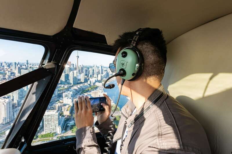 Toronto: City Sightseeing Helicopter Tour - A small helicopter where every seat faces the view