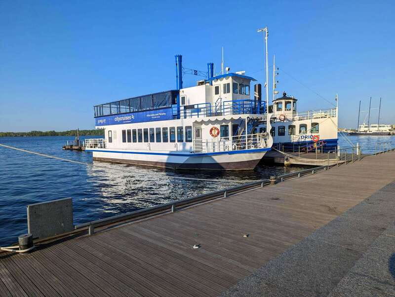 Toronto: City Views Harbor Cruise - The route: from downtown towers to the Toronto Islands