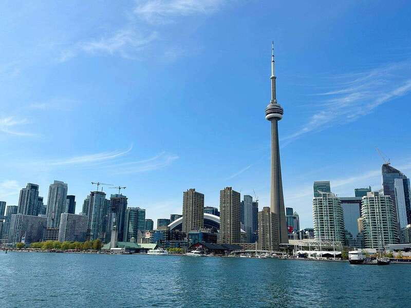 Toronto: City Views Harbor Cruise - Snacks and drinks onboard