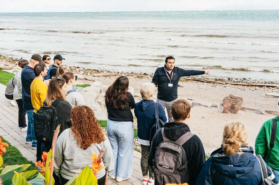 Toronto: Falls Day Tour with Boat Cruise & Niagara-the-Lake - Key points at a glance