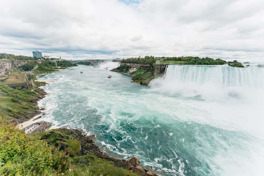 Toronto: Falls Day Tour with Boat Cruise & Niagara-the-Lake - Niagara-on-the-Lake: pretty, historic, and too brief