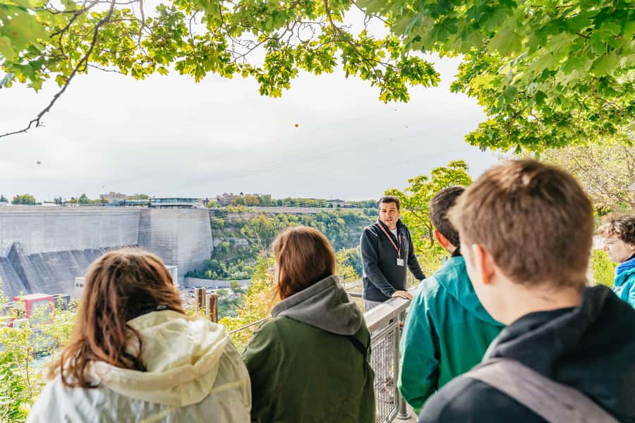 Toronto: Falls Day Tour with Boat Cruise & Niagara-the-Lake - The Niagara Parkway photo stops